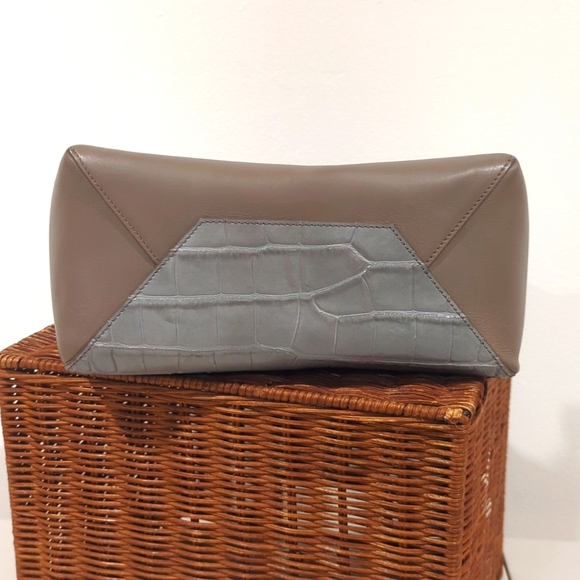 Vince Beige Grey Embossed Leather Crossbody Handbag Purse - Picture 4 of 15